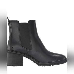 Women timberlin boots.